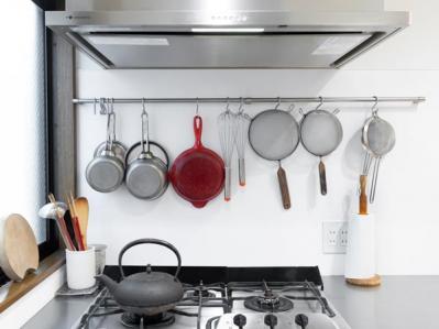 マチュア世代のキッチン収納の極意。しゃがまなくていい配置と収納とは？　料理研究家　上田淳子さんが指南（サムネイル画像11）