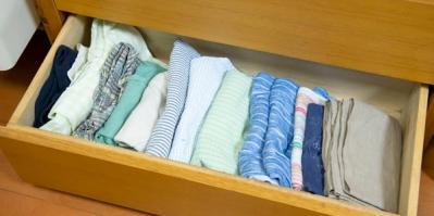 私服は54着に厳選！シンプルライフの達人の「服を増やさないコツと収納術」（サムネイル画像7）