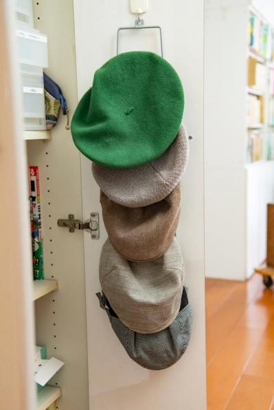 私服は54着に厳選！シンプルライフの達人の「服を増やさないコツと収納術」（サムネイル画像4）