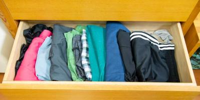 私服は54着に厳選！シンプルライフの達人の「服を増やさないコツと収納術」（サムネイル画像9）