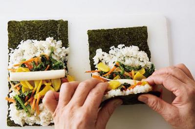 休日にぴったり！ ドラマを見ながら片手でも食べられるレシピ2選【ホットドッグ】【くるっと手巻きキンパ】（サムネイル画像5）