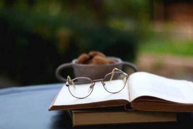 コンタクトレンズを使っている人が老眼になったら、どうする？見えにくさを改善する4つの方法（サムネイル画像3）