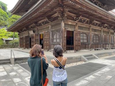 スマホですてきな旅行写真！「大仏と２ショットを撮るには？」プロが教える大きな建物の写真の撮り方（サムネイル画像19）