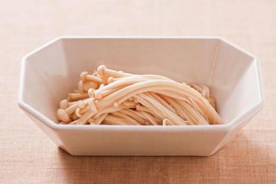 たった15分で完成【えのきの浅漬け】が絶妙！余った野菜を浅漬けにする方法