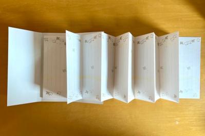 プレゼントや宅配便で、気軽にひとこと添えたいときに【榛原の蛇腹便箋】が重宝する理由（サムネイル画像3）