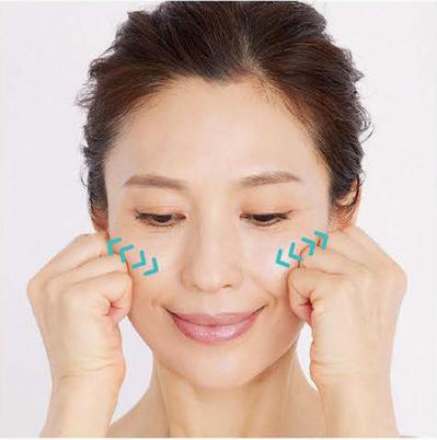 口元、ほうれい線のたるみに！頬全体をほぐす筋膜リフトケアを、佐藤由美子さんが伝授（サムネイル画像6）