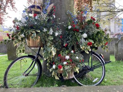 【英国流ガーデニング】イギリスの街中が花であふれたチャールズ国王の戴冠式（サムネイル画像2）