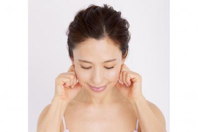 気になるたるみをケア！【フェイスラインをほぐす筋膜リフトケア】のプロ、佐藤由美子さんに教わる