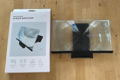 【スリコ】スマホ画面がグンと拡大する「スマホスクリーンアンプ」。細かい文字もラクラク読めて助かる！