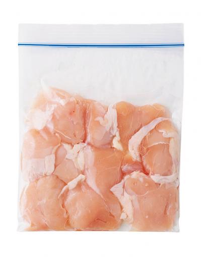 【鶏胸肉】が驚くほどしっとり、ジューシーに！｜小田真規子さんの「塩と油で下味冷凍」（サムネイル画像3）