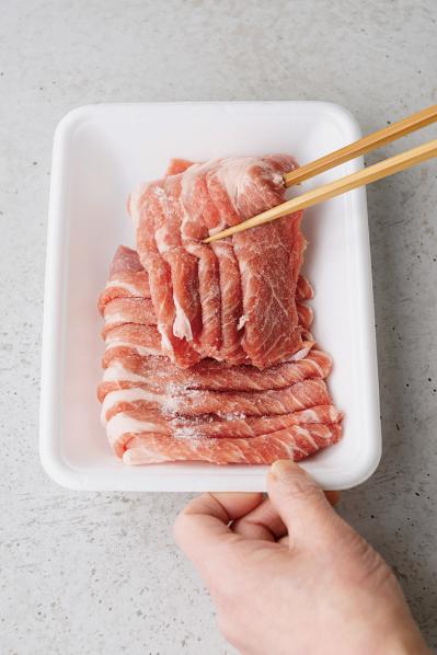 長期間保存できて、うまみもアップ！　豚薄切り肉の【塩＋油で下味冷凍】【2023年レシピ部門人気記事TOP5】（サムネイル画像3）