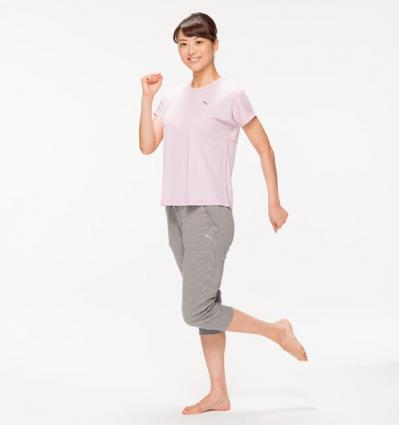 肩こり・首こり・ねこ背を改善！肩甲骨を動かす【ゆるスクワット】（サムネイル画像6）