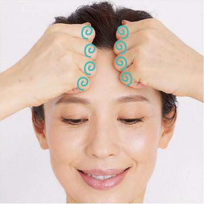 【おでこのシワ】額をほぐすセルフケア。たるみとシワを解消！　佐藤由美子さんが伝授する筋膜リフトとは（サムネイル画像5）