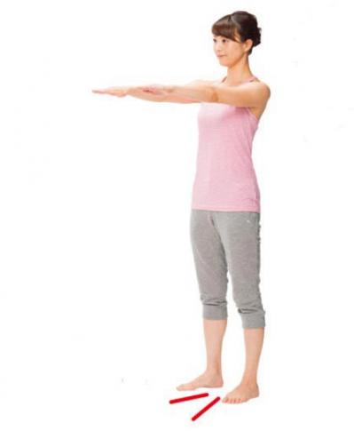 上体をひねる「ゆるスクワット」で便秘解消＆ダイエット！筋肉刺激が秘訣（サムネイル画像2）