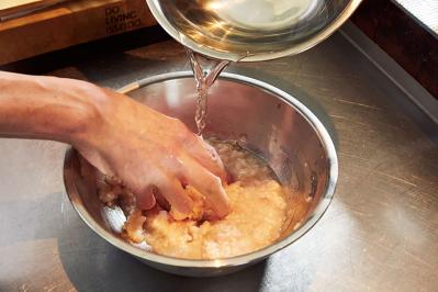 料理レシピ本大賞<料理部門>にて入賞！笠原将弘さんの「鶏むねのひき肉」絶品スープとそぼろ（サムネイル画像3）