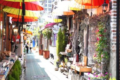 益善洞（イクソンドン）で昔ながらの街並みを楽しむ。「ウ・ヨンウ弁護士は天才肌」のロケ地や、COSのポップアップも！（サムネイル画像5）