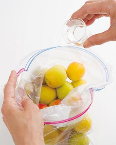 梅の季節！初めてでも簡単に梅干しを漬ける方法とは？ファスナ一つき保存袋でラクラク（サムネイル画像2）