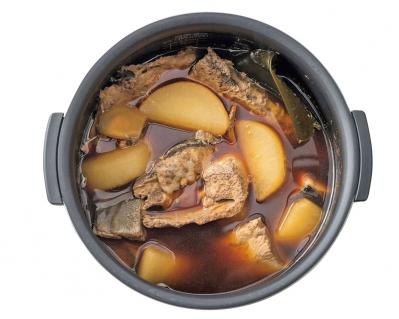 炊飯器を使った簡単レシピ。ピッと押すだけで、味しみぶり大根が完成！（サムネイル画像3）