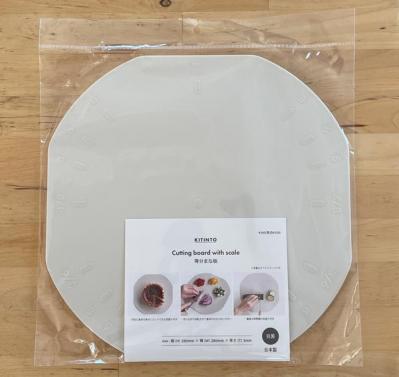 【スリコ】ホールケーキを３等分、５等分が簡単に！　目盛りつき「等分まな板」は、薄くて軽くて横幅小さめで重宝（サムネイル画像2）