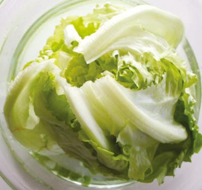 意外と知らない【レタス】の冷凍保存術！時短調理＆栄養アップレシピも（サムネイル画像3）