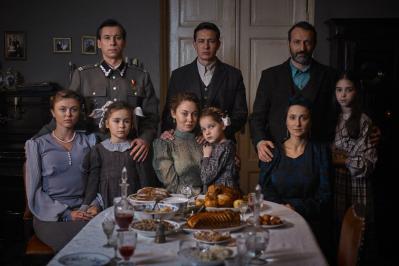 【中野翠のCINEMAコラム】ウクライナ、ポーランド、ユダヤ、 戦争に翻弄される 3家族の運命やいかに?!『キャロル・オブ・ザ・ベル 家族の絆を奏でる詩』（サムネイル画像2）