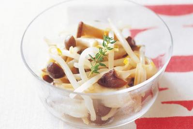 【節約＆糖質オフレシピ】10分以内で完成！ もやしの副菜2選「ベーコンサラダ」「きのこのマリネ」（サムネイル画像3）