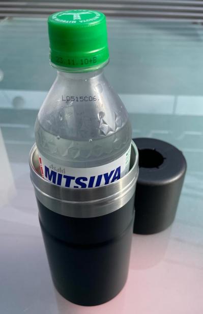 【スリコ】「ペットボトルクーラー」を使ってみた。保冷効果の実力は？ （サムネイル画像2）