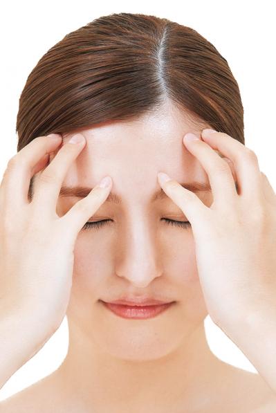 顔の筋肉をほぐして、シワやたるみを解消！【顔面縮小マッサージ】（サムネイル画像9）