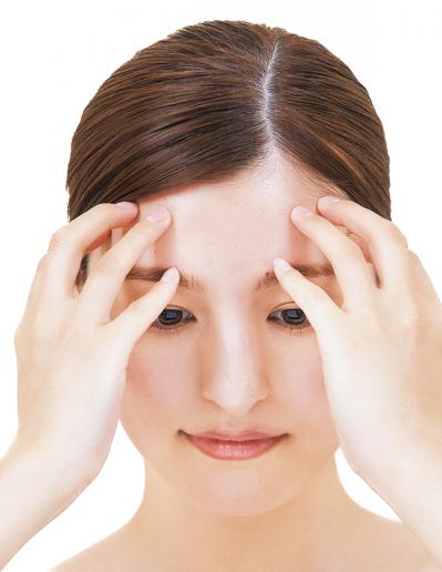 顔の筋肉をほぐして、シワやたるみを解消！【顔面縮小マッサージ】（サムネイル画像8）