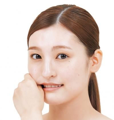 顔の筋肉をほぐして、シワやたるみを解消！【顔面縮小マッサージ】（サムネイル画像2）