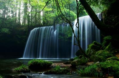 水の勢いに圧倒され、パワーをもらえる日本の【滝】2選。 旅行ジャーナリスト・津田令子さんおすすめ