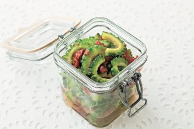 【ゴーヤ】の簡単でおいしい主菜＆副菜2選「豆腐、豚肉の香味炒め」「さっぱり梅酢漬け」