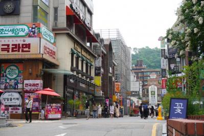 路地裏散歩が楽しい街「大学路」。「星から来たあなた」「ホテルデルーナ」などロケ地もたくさん！パク・ボゴム出演のミュージカルの劇場も【韓国ドラマ】（サムネイル画像5）