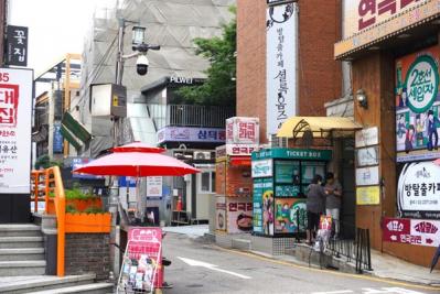 路地裏散歩が楽しい街「大学路」。「星から来たあなた」「ホテルデルーナ」などロケ地もたくさん！パク・ボゴム出演のミュージカルの劇場も【韓国ドラマ】（サムネイル画像6）