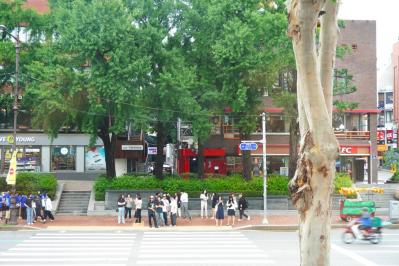 路地裏散歩が楽しい街「大学路」。「星から来たあなた」「ホテルデルーナ」などロケ地もたくさん！パク・ボゴム出演のミュージカルの劇場も【韓国ドラマ】（サムネイル画像）