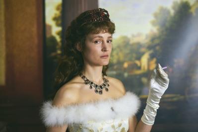 【中野翠のCINEMAコラム】さすがの美貌も衰え始めたエリザベートに突き抜けたおかしみがにじむ『エリザベート 1878』（サムネイル画像2）