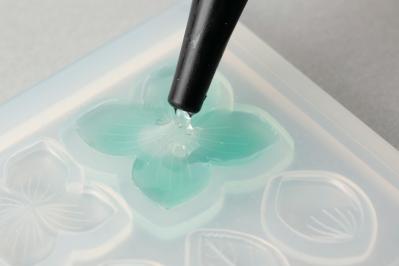 【レジンアクセサリー】簡単！ プレゼントにもおすすめ「蓮の花のヘアピン」（サムネイル画像6）