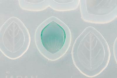 【レジンアクセサリー】簡単！ プレゼントにもおすすめ「蓮の花のヘアピン」（サムネイル画像9）