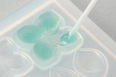 【レジンアクセサリー】簡単！ プレゼントにもおすすめ「蓮の花のヘアピン」（サムネイル画像5）