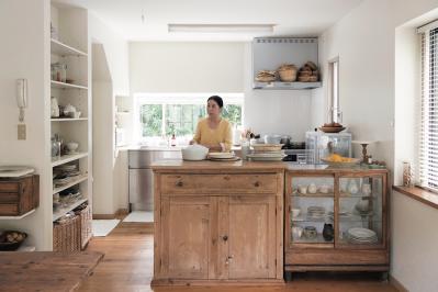 【料理家・中川たまさん】の住み替え実例「50代以降の暮らしを見据え、自然を楽しめる庭つきの戸建てへ」（サムネイル画像4）