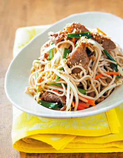 夏のランチに大活躍！ 簡単＆ヘルシーな【冷たいそば】レシピ2選「チャプチェ風」「えび×アボカド」（サムネイル画像2）