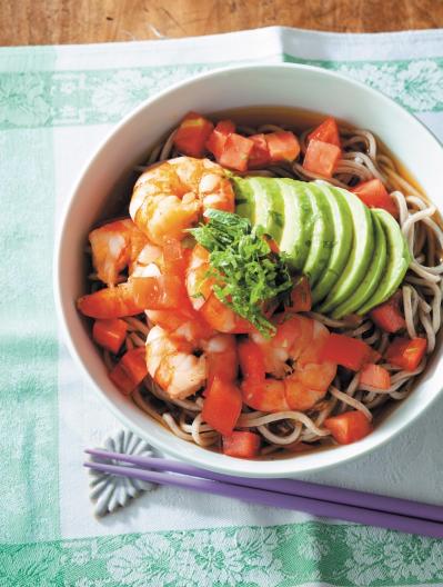 夏のランチに大活躍！ 簡単＆ヘルシーな【冷たいそば】レシピ2選「チャプチェ風」「えび×アボカド」（サムネイル画像3）