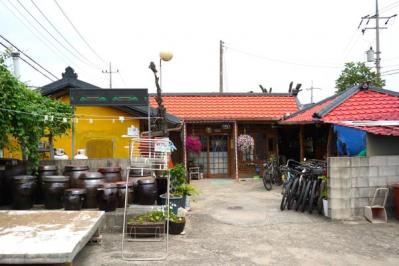 韓国ドラマ「キング・ザ・ランド」に登場した昔ながらの食堂で野菜たっぷりの定食を。地方ならではの青空市場も！（サムネイル画像6）