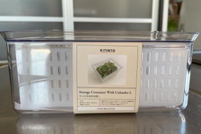 【スリコ】のザル付き保存容器Lサイズ。スタッキングできて中身がひと目でわかるから重宝！