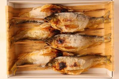 お腹パンパン！那珂川の名店が贈る、堀江ひろ子さんおすすめの子持ち焼きあゆ【料理家の人気のお取り寄せ】（サムネイル画像3）