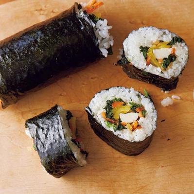 休日にぴったり！ ドラマを見ながら片手でも食べられるレシピ2選【ホットドッグ】【くるっと手巻きキンパ】（サムネイル画像4）