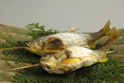 お腹パンパン！那珂川の名店が贈る、堀江ひろ子さんおすすめの子持ち焼きあゆ【料理家の人気のお取り寄せ】（サムネイル画像2）