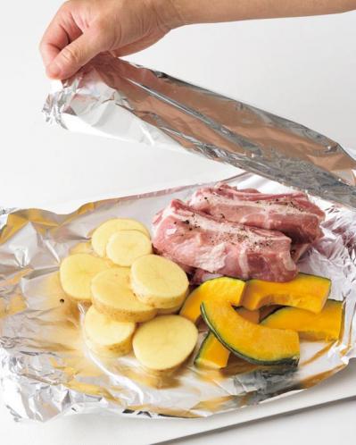 秋野菜たっぷりレシピ。シンプルに蒸すのがいちばん！じゃがいも&かぼちゃ、スペアリブのフライパン蒸し（サムネイル画像3）