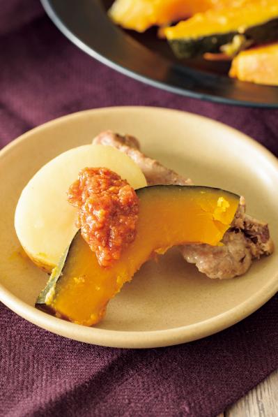 秋野菜たっぷりレシピ。シンプルに蒸すのがいちばん！じゃがいも&かぼちゃ、スペアリブのフライパン蒸し（サムネイル画像5）