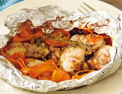 秋野菜たっぷりレシピ。蒸し焼きにして栄養を凝縮！にんじんと鶏肉のハーブ蒸し（サムネイル画像4）